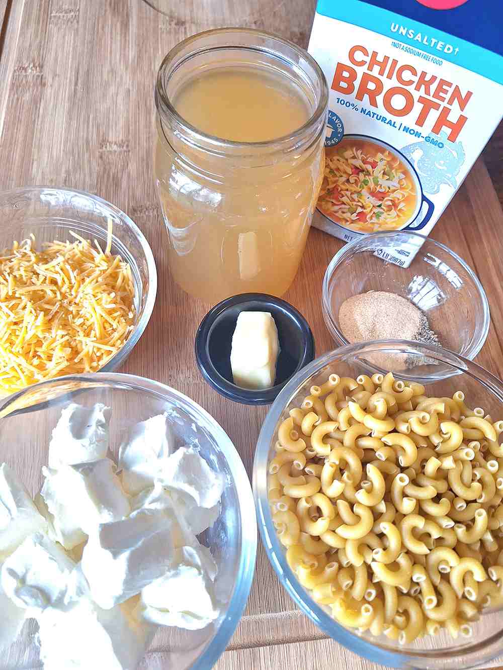 The ingredients that make up the dump & bake low sodium mac and cheese.