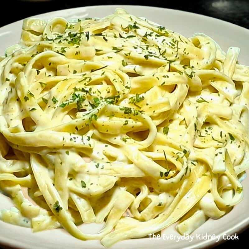 One Pot Low Sodium Fettuccine Alfredo (Kidney-Friendly) - The Everyday ...