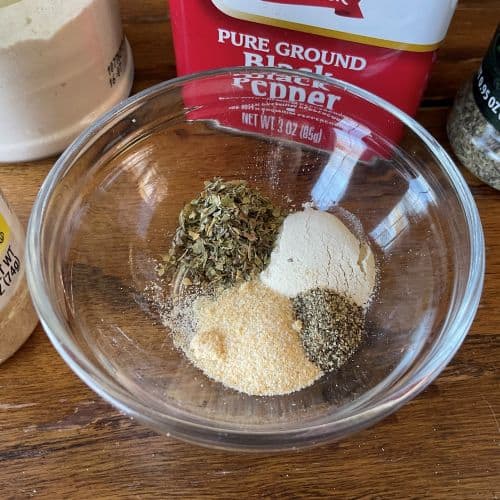 black pepper, garlic powder, onion powder and italian seasoning in glass bowl